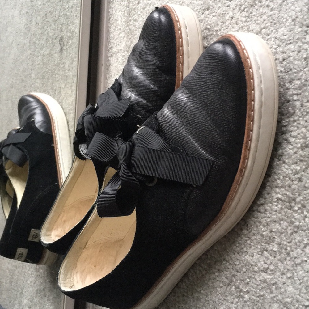 Ugg saddle shoes, black, size 7